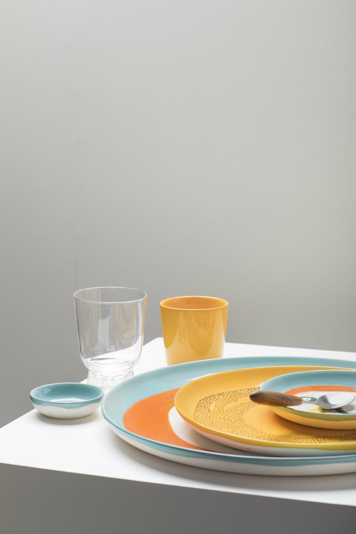 Assiette jaune Dots 26,5 cm Feast - Serax - The Cool Republic
