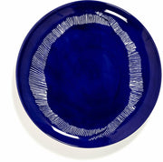 Assiette L bleu avec motif blanc Feast - Serax - The Cool Republic