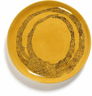 Assiette M sunny yellow avec motif noir Feast - Serax - The Cool Republic