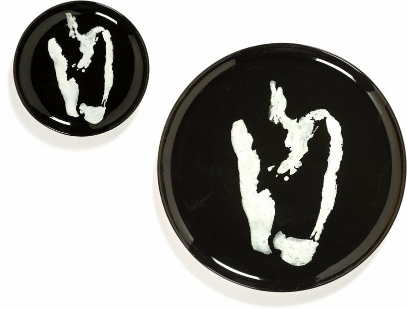 Assiette S noir avec poivron blanc Feast - Serax - The Cool Republic
