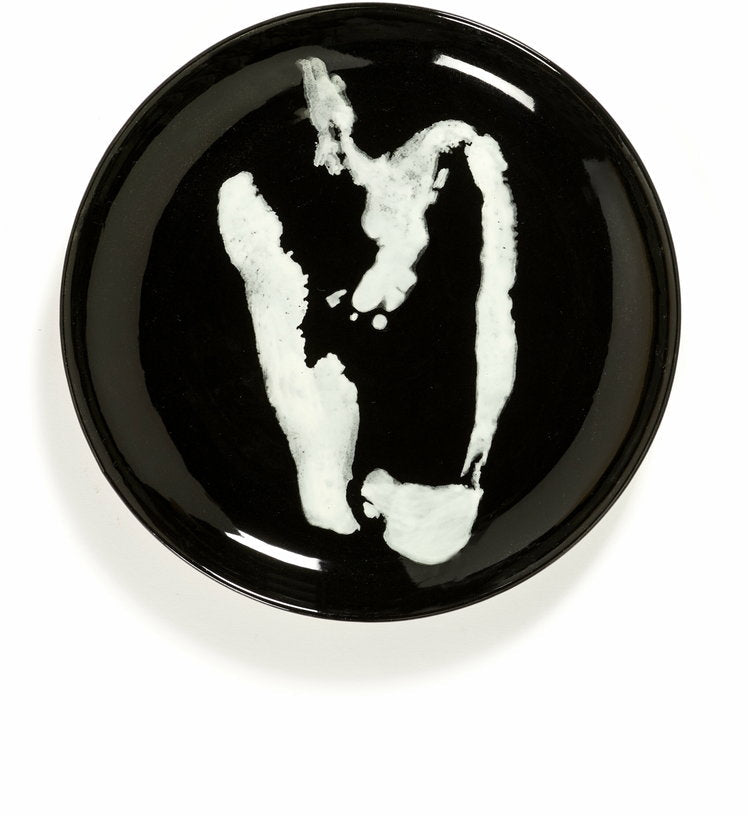 Assiette S noir avec poivron blanc Feast - Serax - The Cool Republic