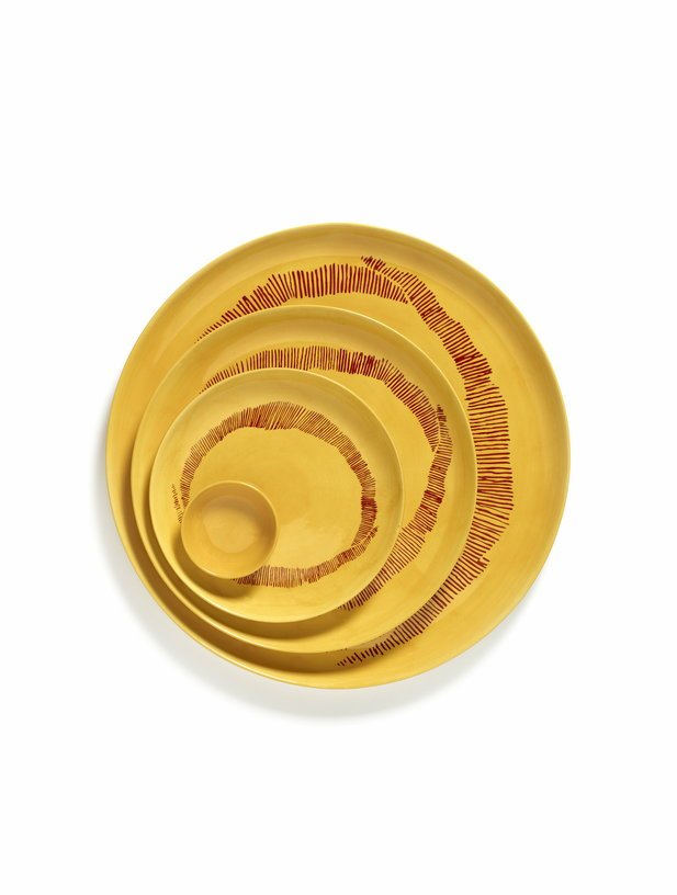 Assiette S sunny yellow avec motif rouge Feast - Serax - The Cool Republic