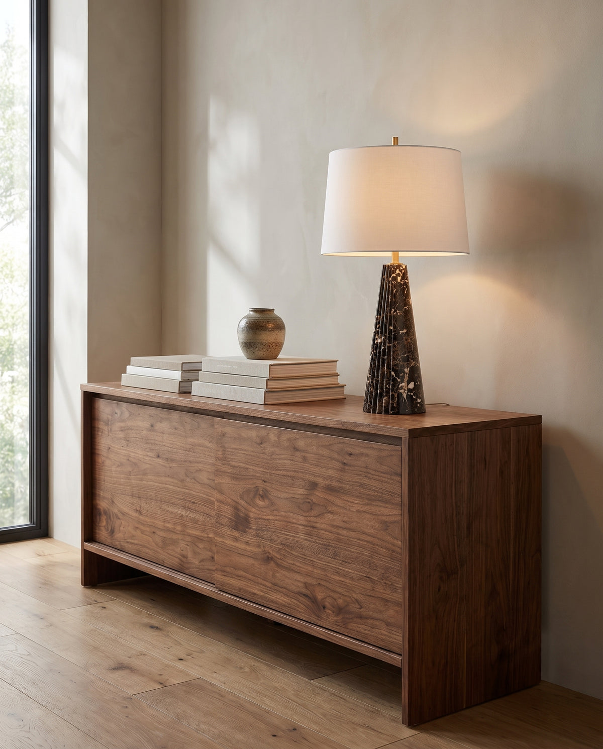 Lampe à poser en pierre laiton vieilli 43x76cm Fanny - Hudson Valley Lighting en situation