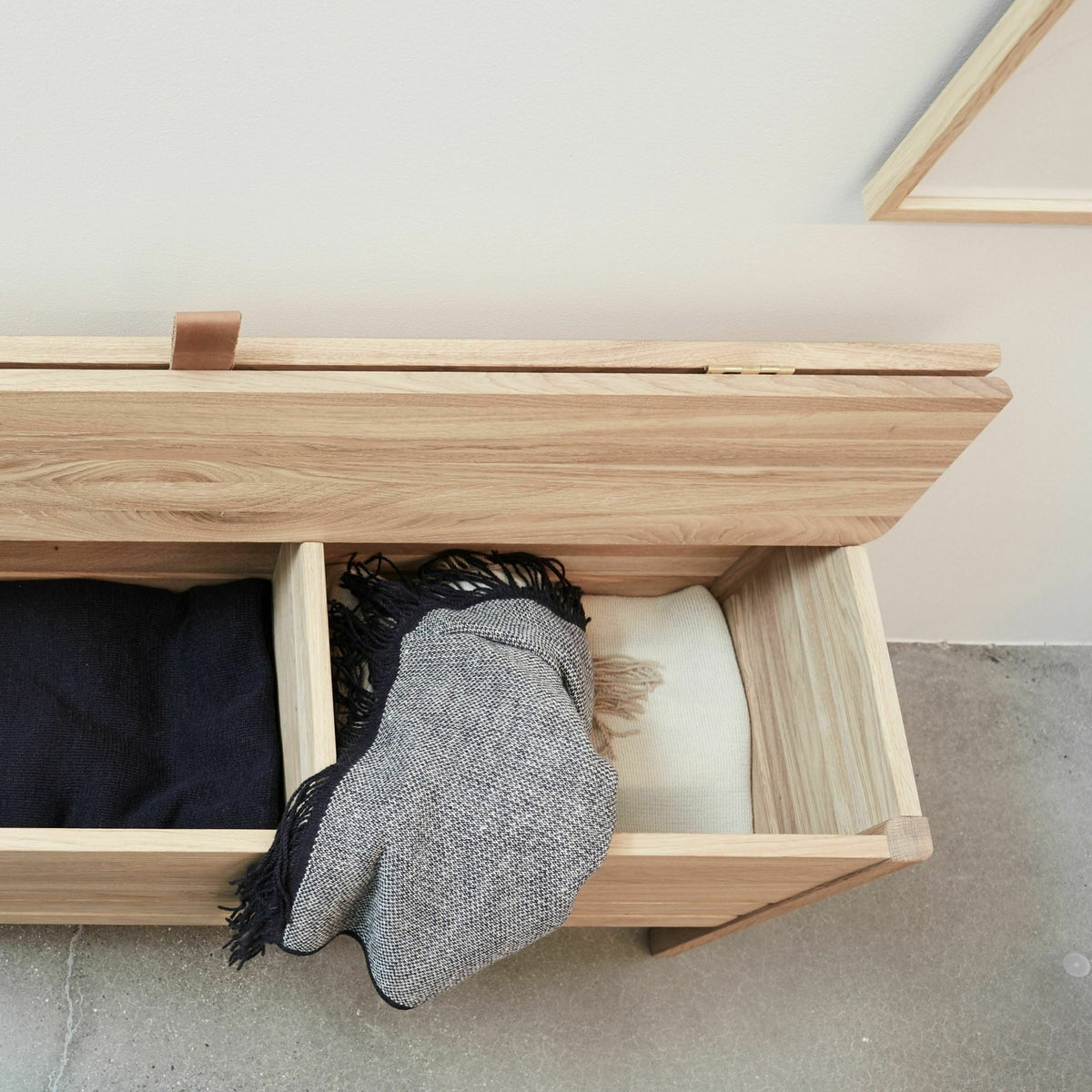 Banc avec rangement en chêne huilé blanc 111 cm A Line - Form & Refine - The Cool Republic