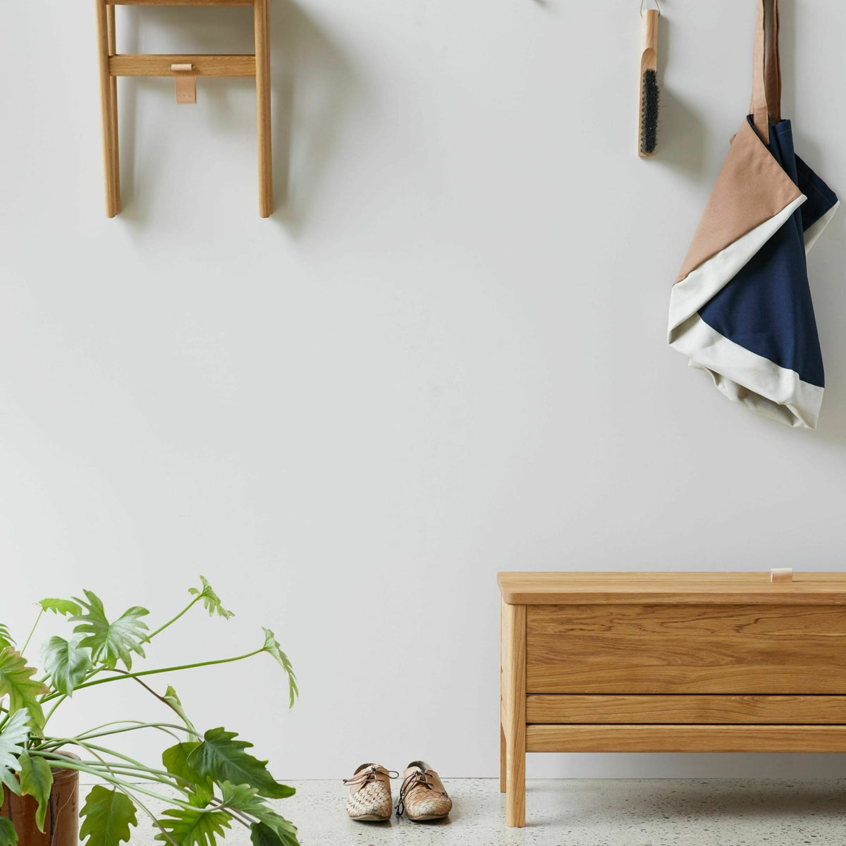 Banc avec rangement en chêne naturel 111 cm A Line - Form & Refine - The Cool Republic