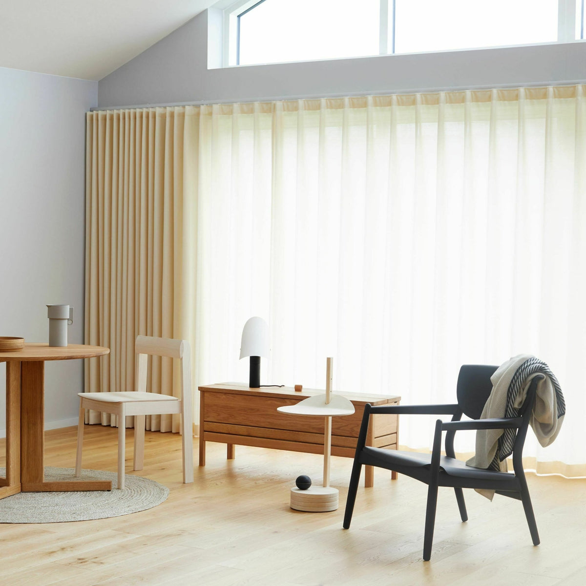 Banc avec rangement en chêne teinté noir 111 cm A Line - Form & Refine - The Cool Republic