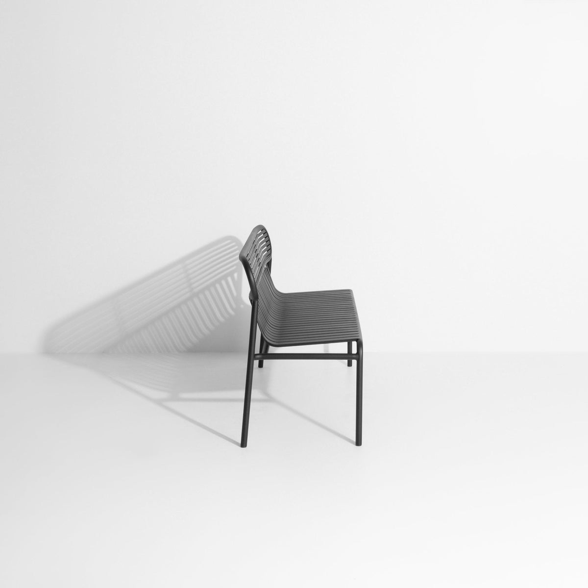 Banc de jardin noir Week-End - Petite Friture - The Cool Republic