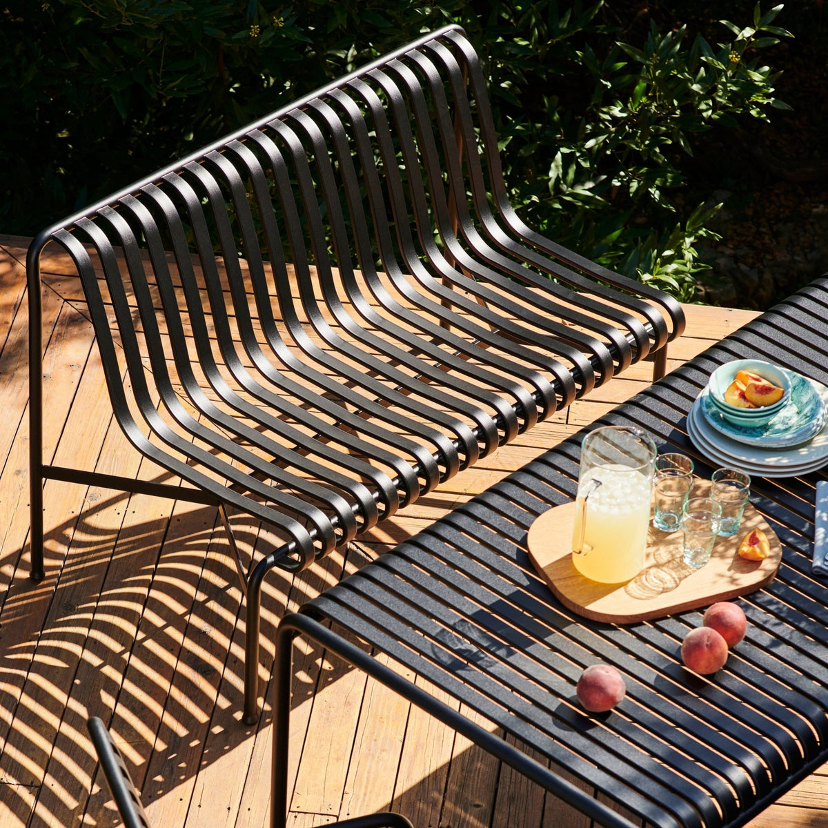 Banc de jardin sans accoudoirs en métal gris Palissade - HAY - The Cool Republic