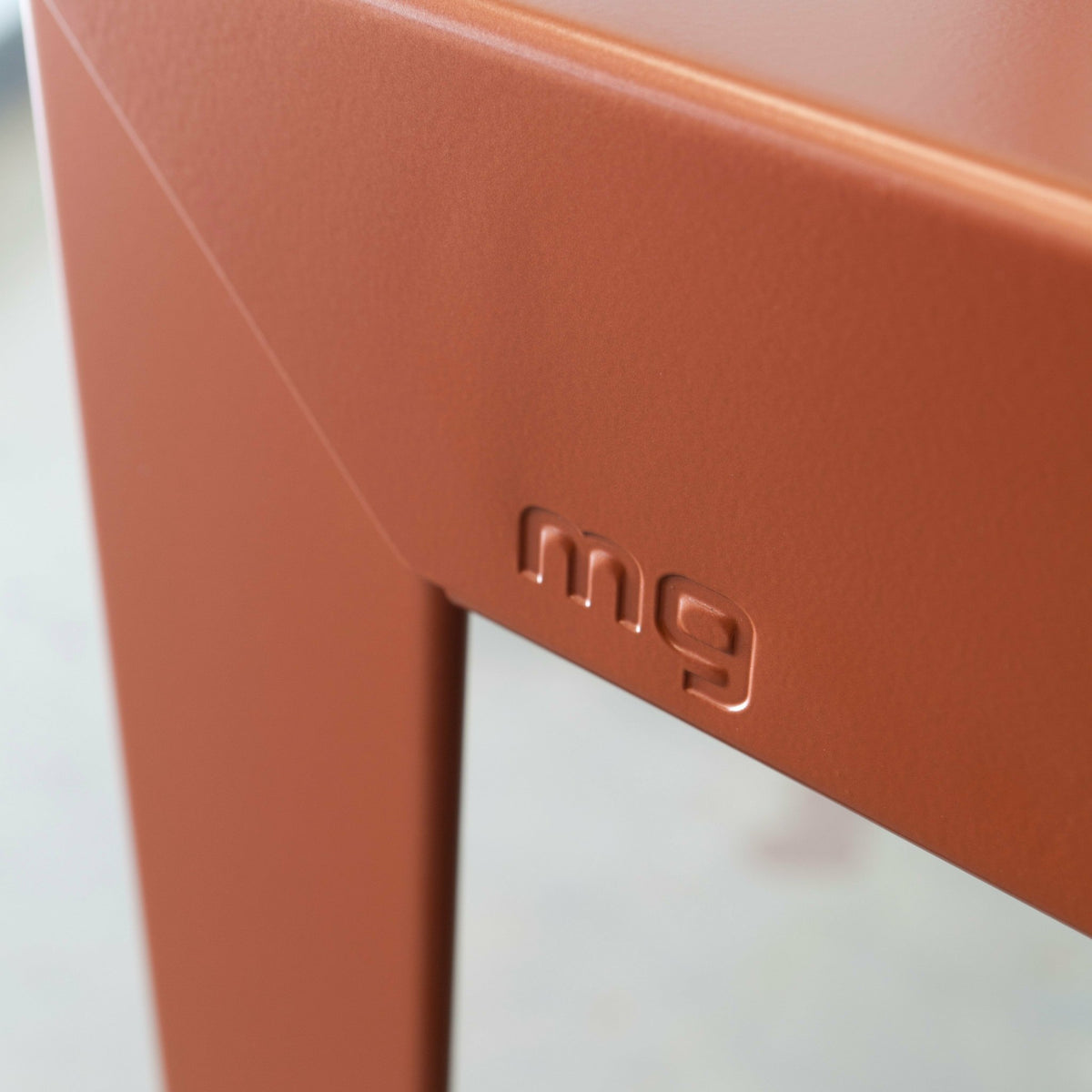 Banc en acier mat blanc 160 cm Zef - Matière Grise - The Cool Republic