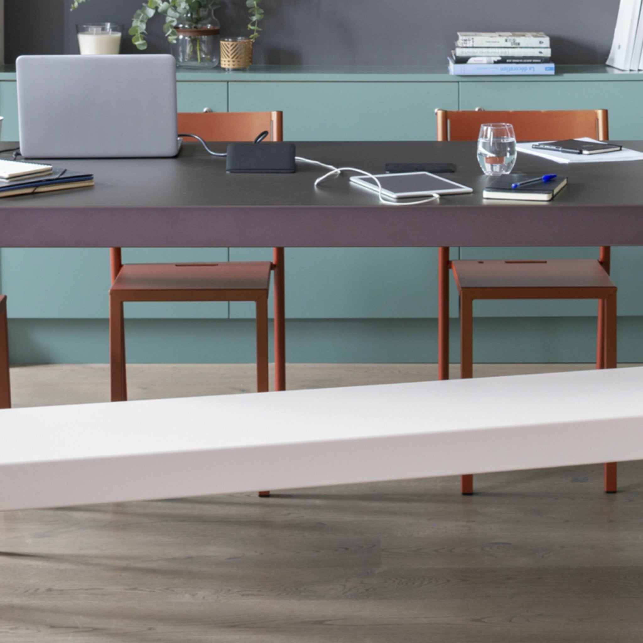 Banc en acier mat olive 195 cm Zef - Matière Grise - The Cool Republic