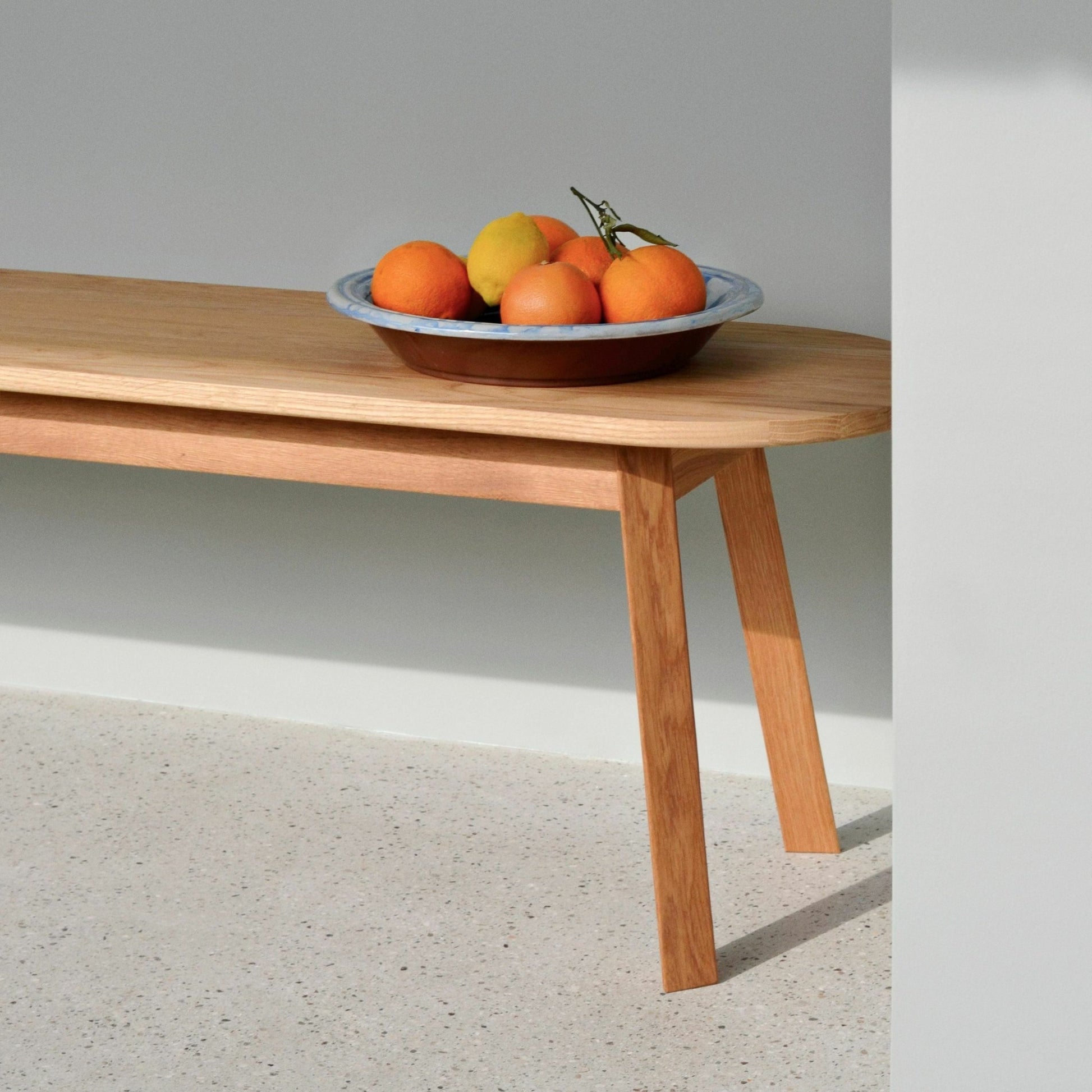 Banc en bois de chêne laqué 200 cm Triangle - HAY - The Cool Republic