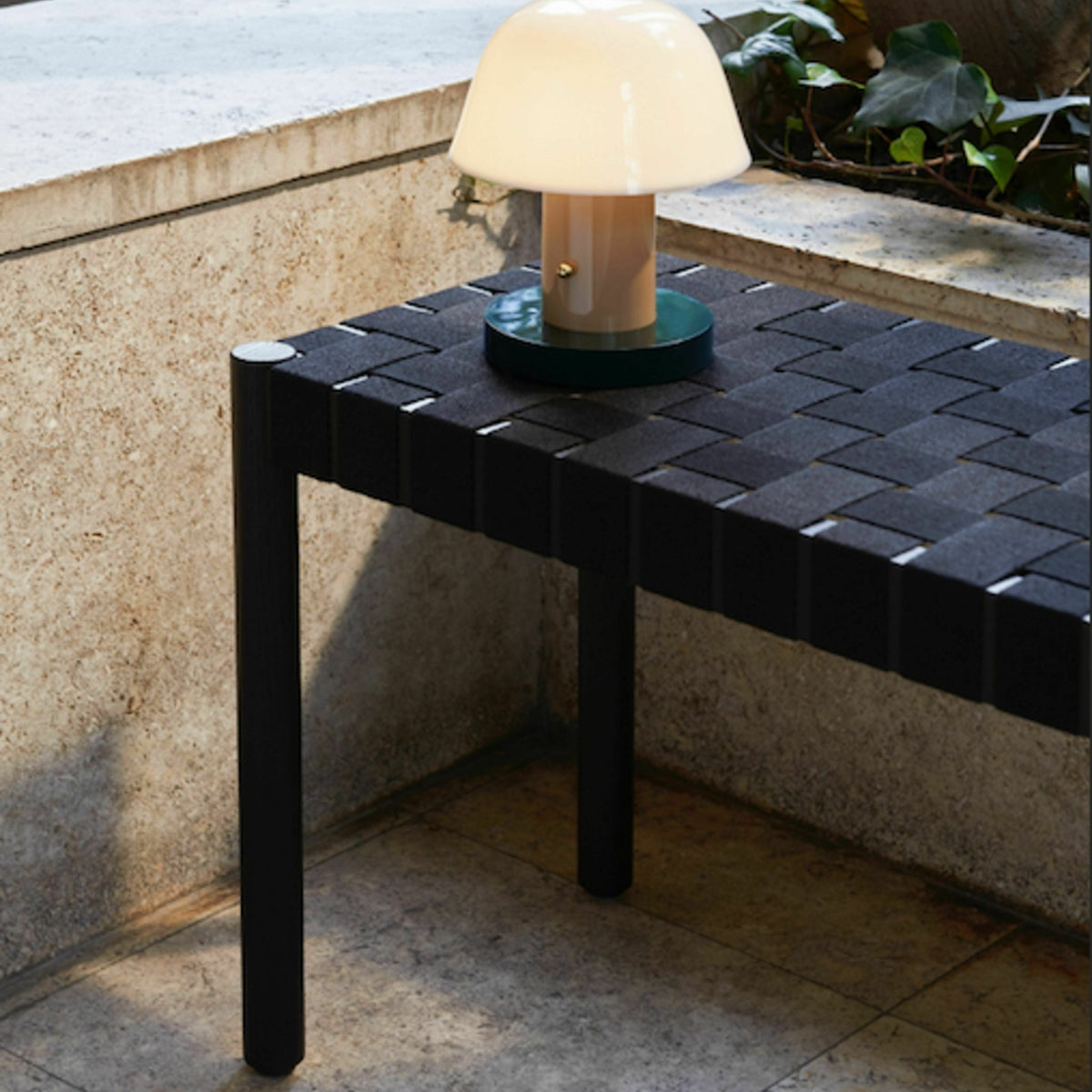 Banc en chêne noir 105 cm et assise noir Betty TK4 - &tradition - The Cool Republic