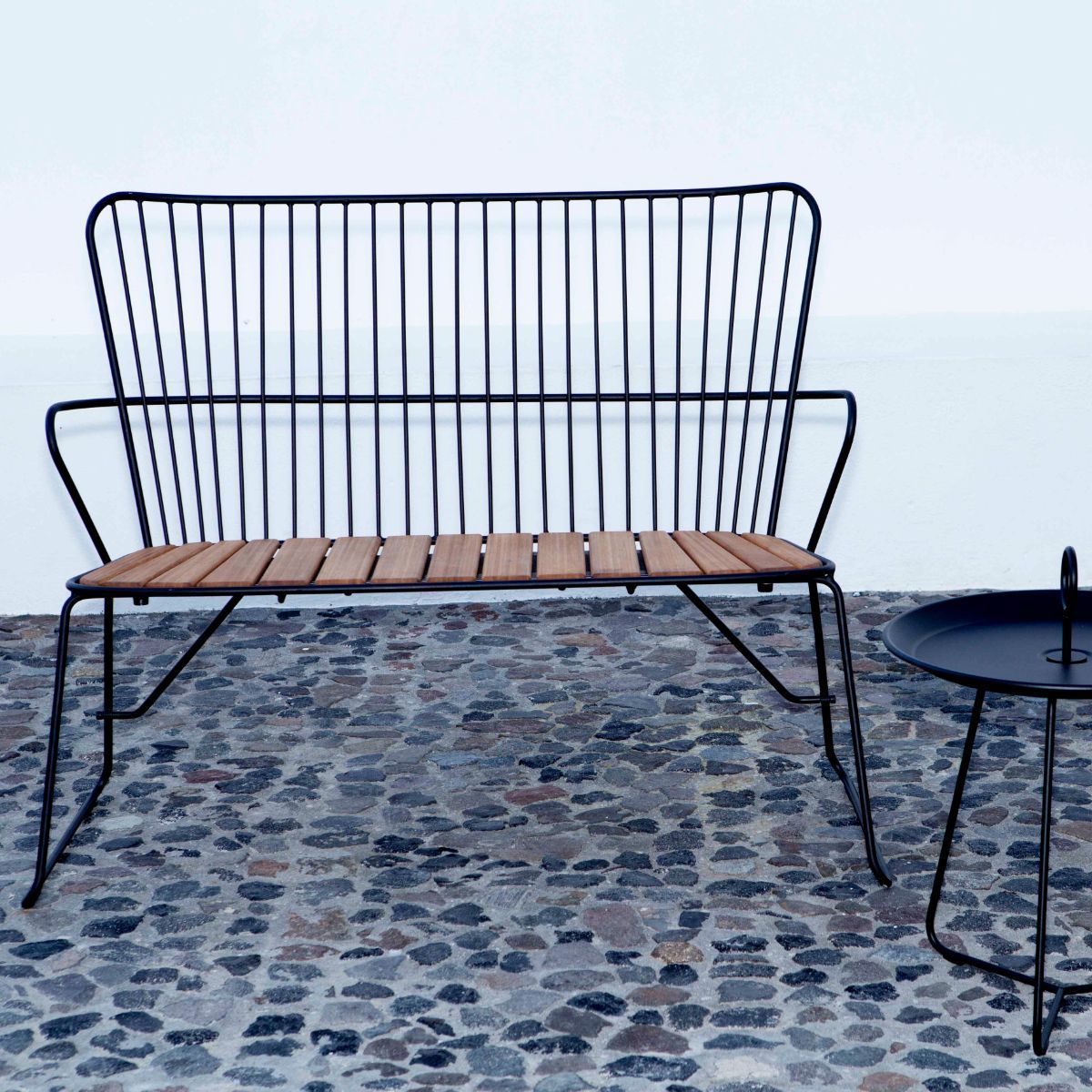 Banc en métal noir PAON - Houe - The Cool Republic