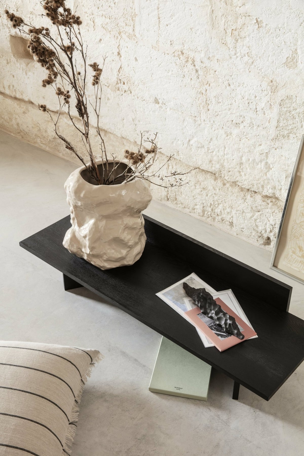 Banc oblique en chêne massif noir - Ferm Living - The Cool Republic