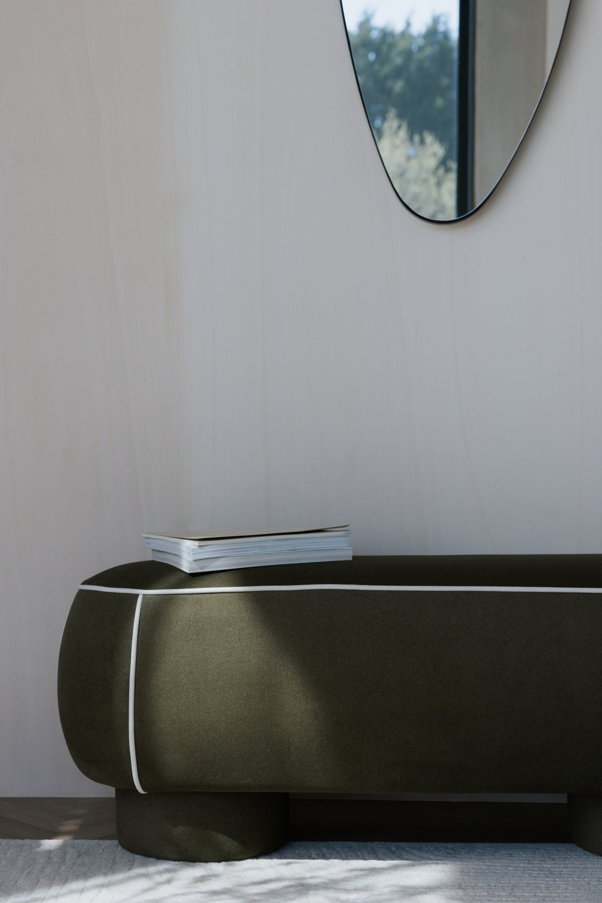 Banc ovale rétro en tissu vert 121x44cm Luma - The Cool Republic - The Cool Republic
