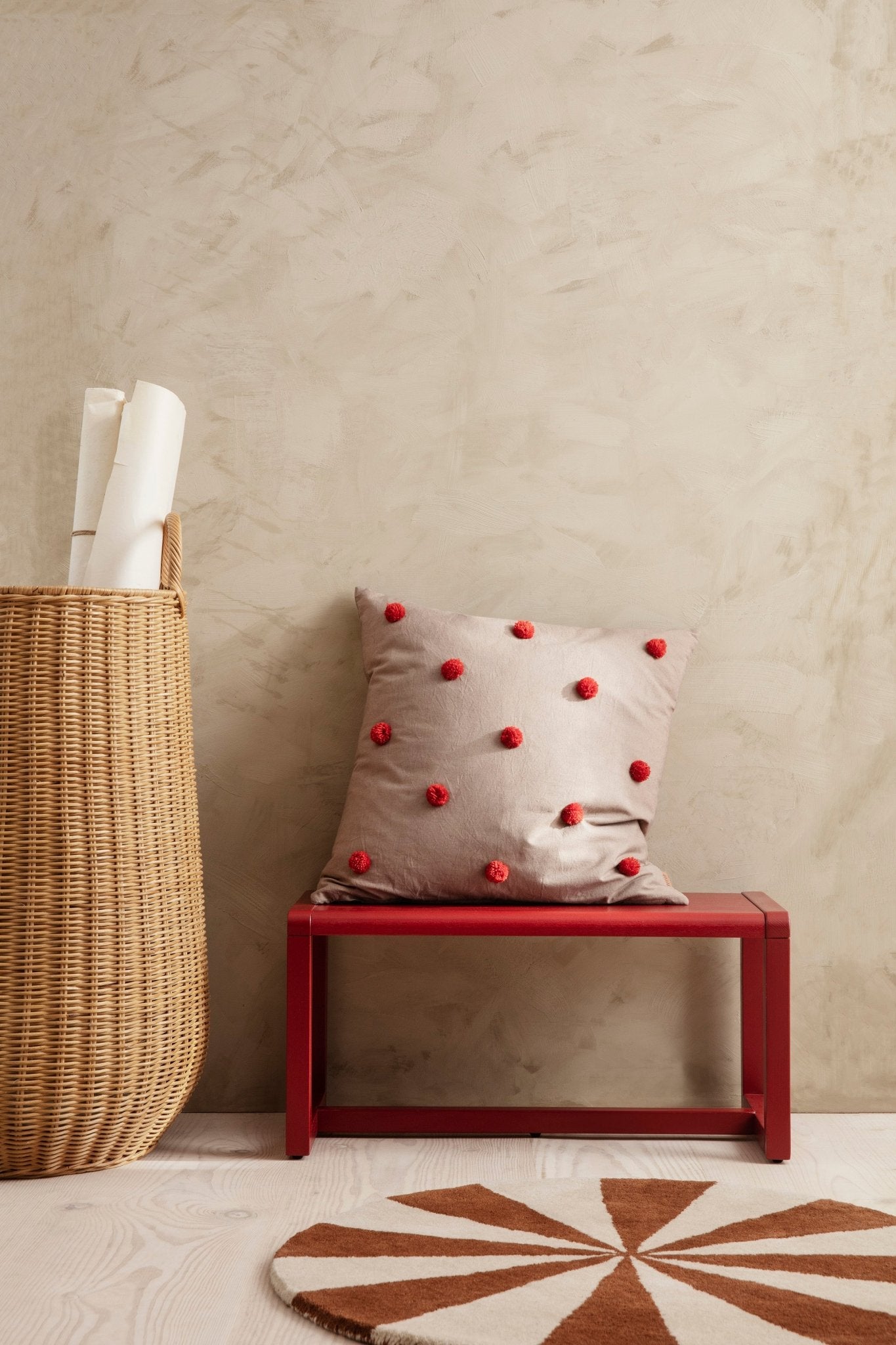 Banc pour enfant en bois de frêne rouge 62x30x30cm Little Architect - Ferm Living - The Cool Republic
