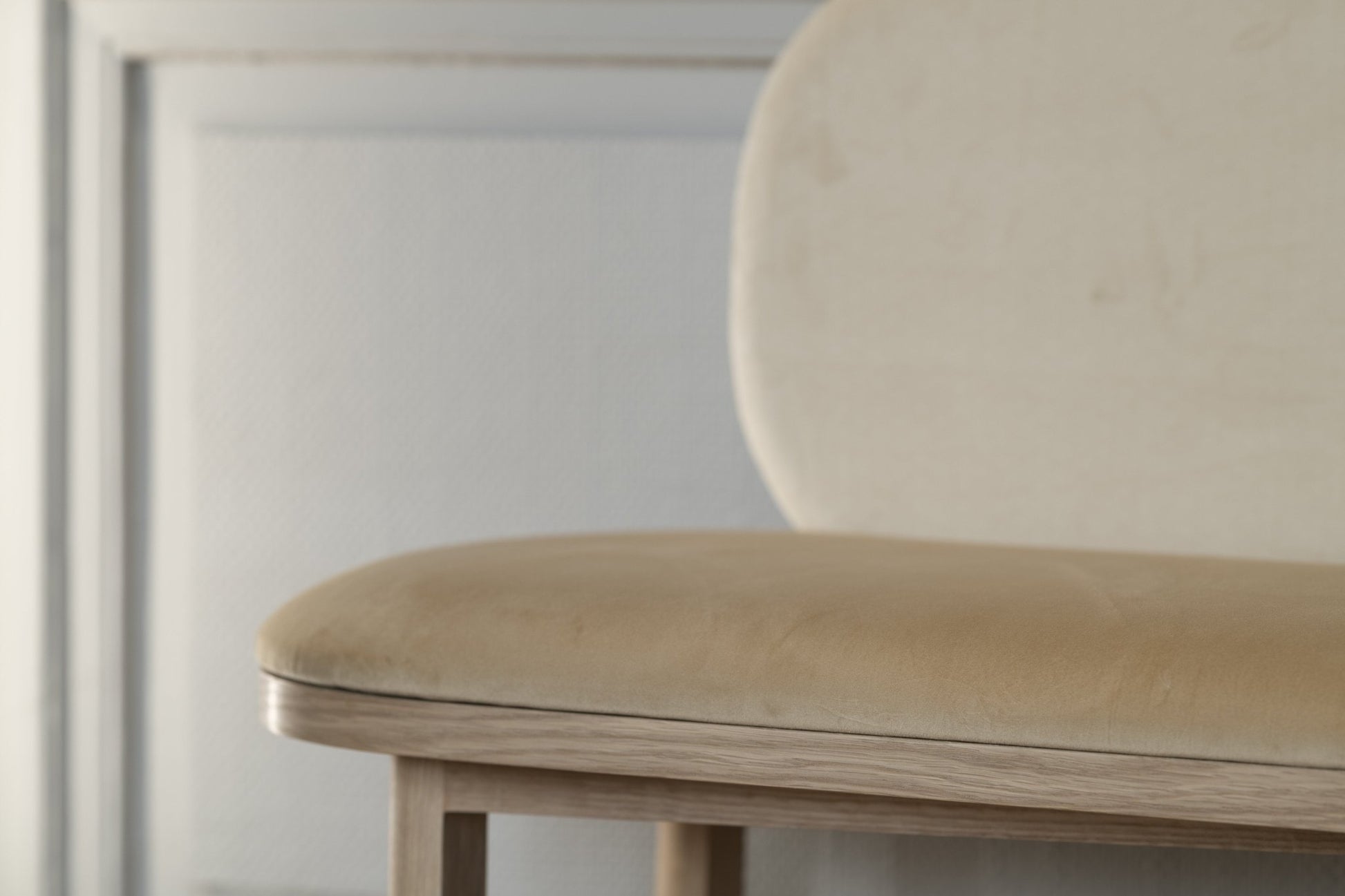 Banc velours camel avec dossier Eustache - Hartô - The Cool Republic