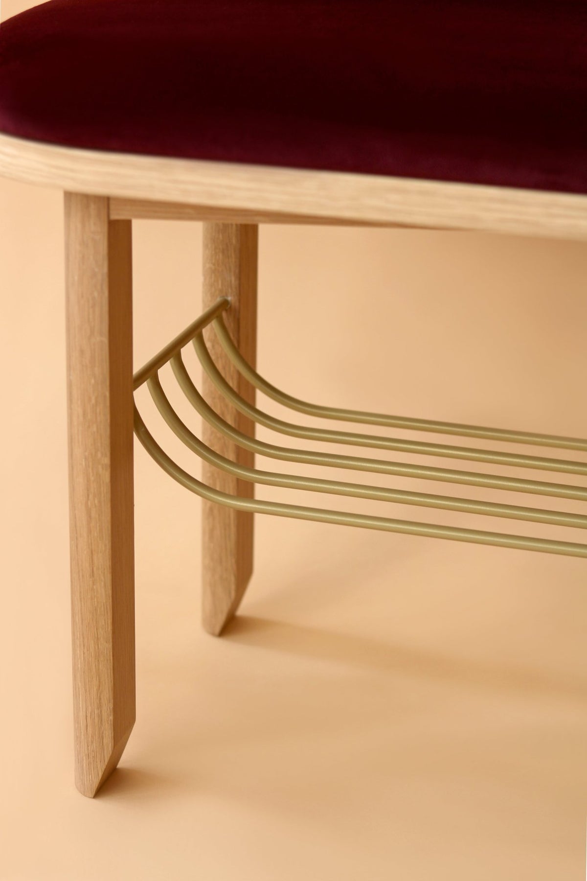 Banc velours rouge avec dossier Eustache - Hartô - The Cool Republic