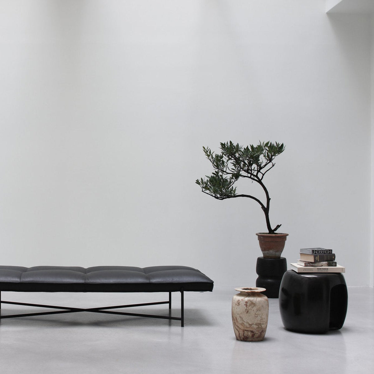 Banquette en cuir noir - HANDVÄRK - The Cool Republic