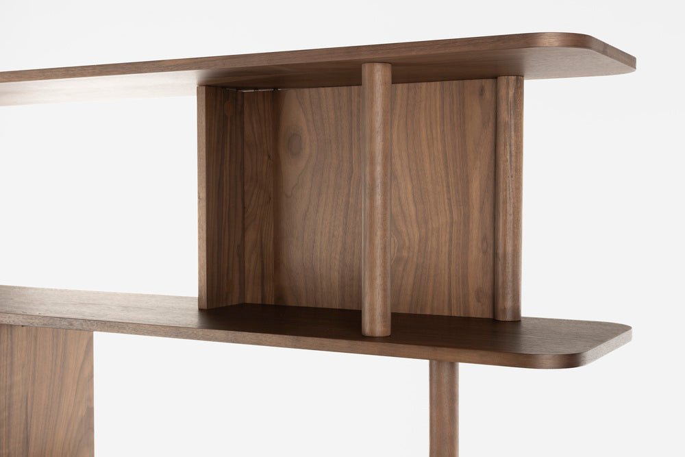 Bibliothèque en bois de noyer 35x160x195cm Barbier - Zuiver - The Cool Republic
