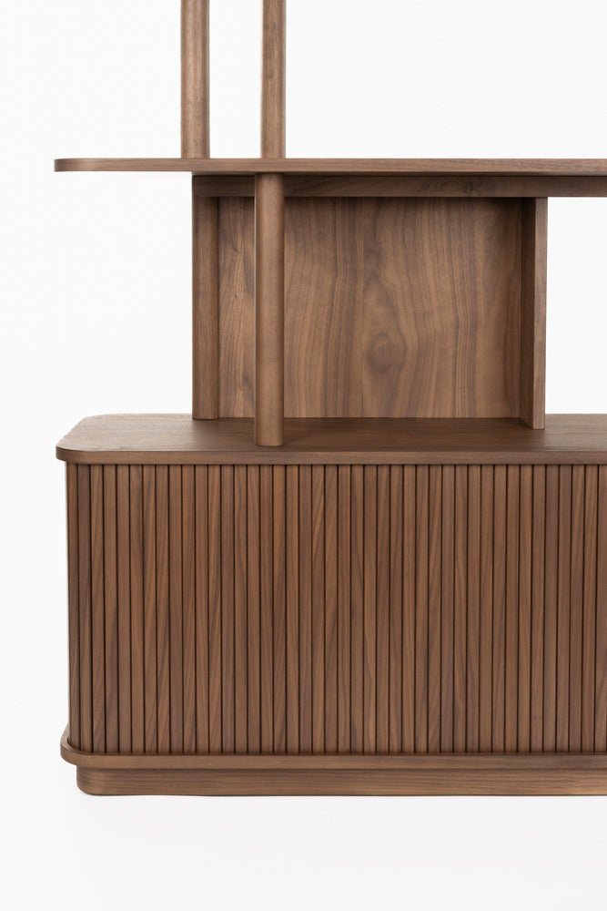 Bibliothèque en bois de noyer 35x160x195cm Barbier - Zuiver - The Cool Republic