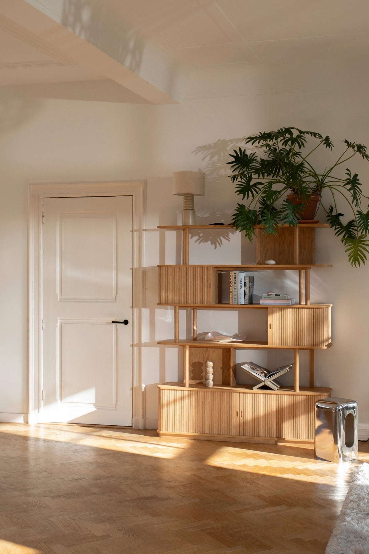 Bibliothèque en bois naturel 35x160x195cm Barbier - Zuiver - The Cool Republic