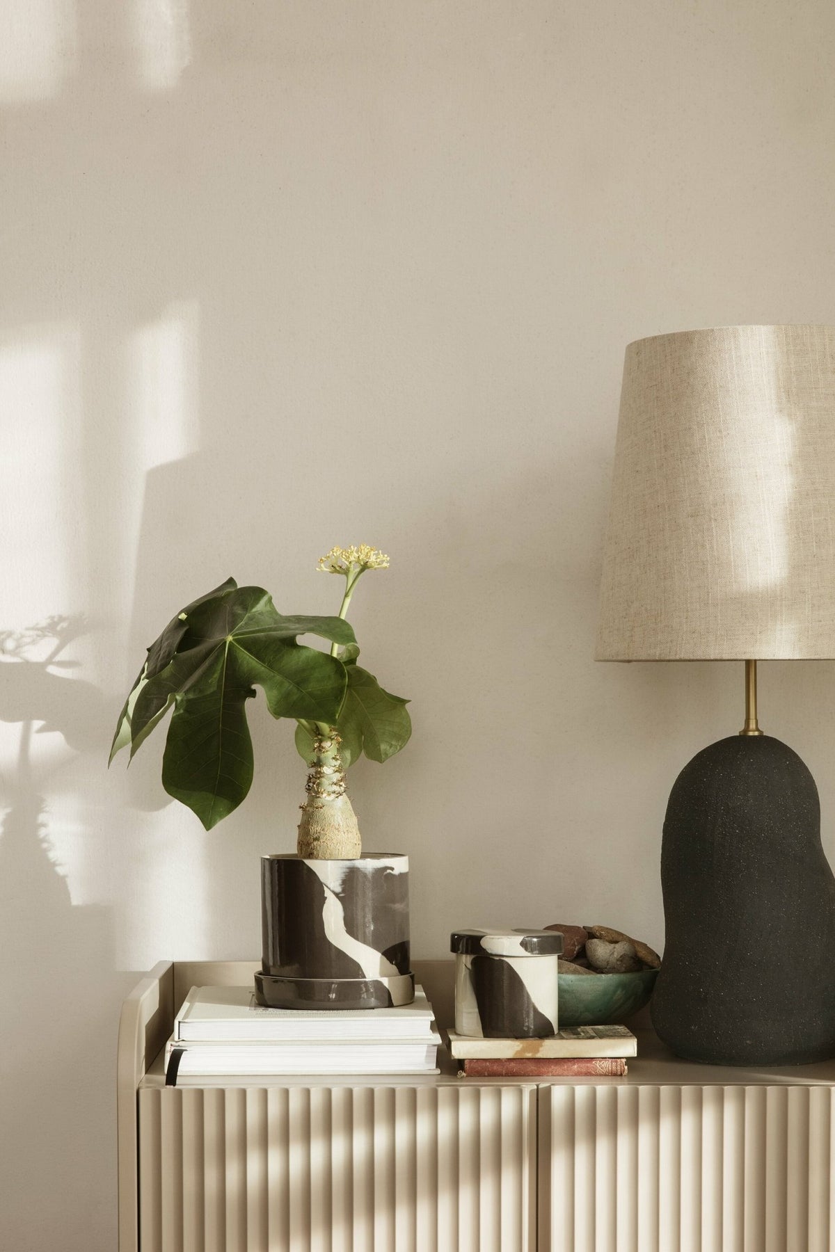 Boîte de rangement en grès noire et blanche Inlay - Ferm Living - The Cool Republic