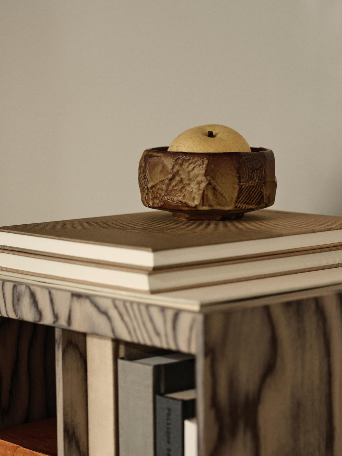 Bol de service en céramique marron 13 x 13 x 7 cm Toky - Ferm Living - The Cool Republic