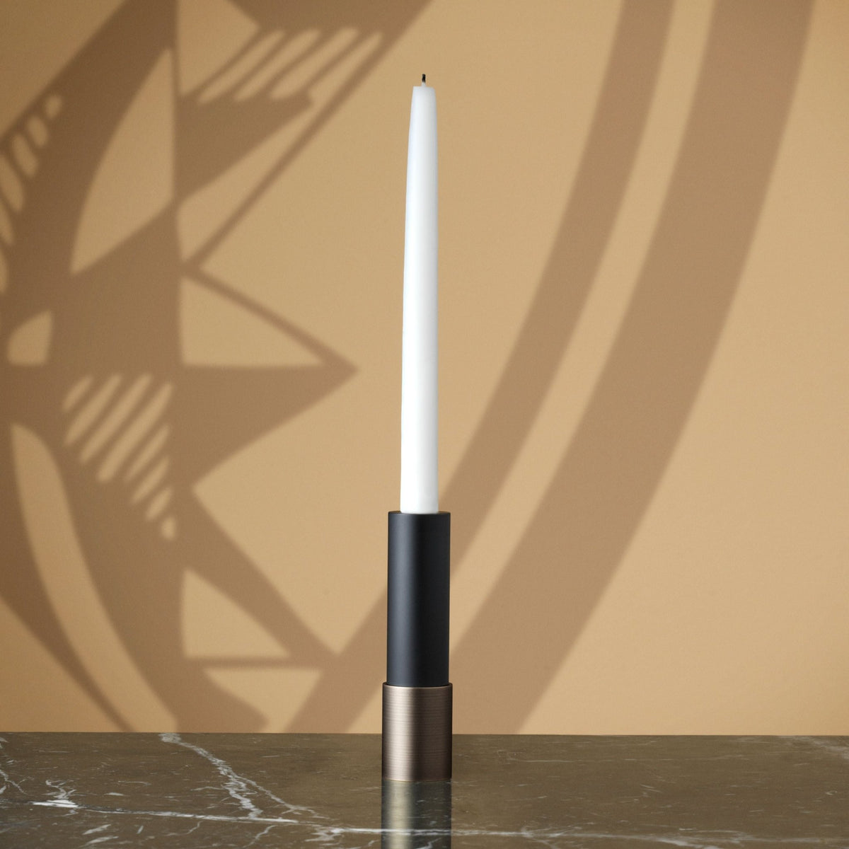 Bougeoir en laiton antique 17 cm Candlestick - Gubi - The Cool Republic