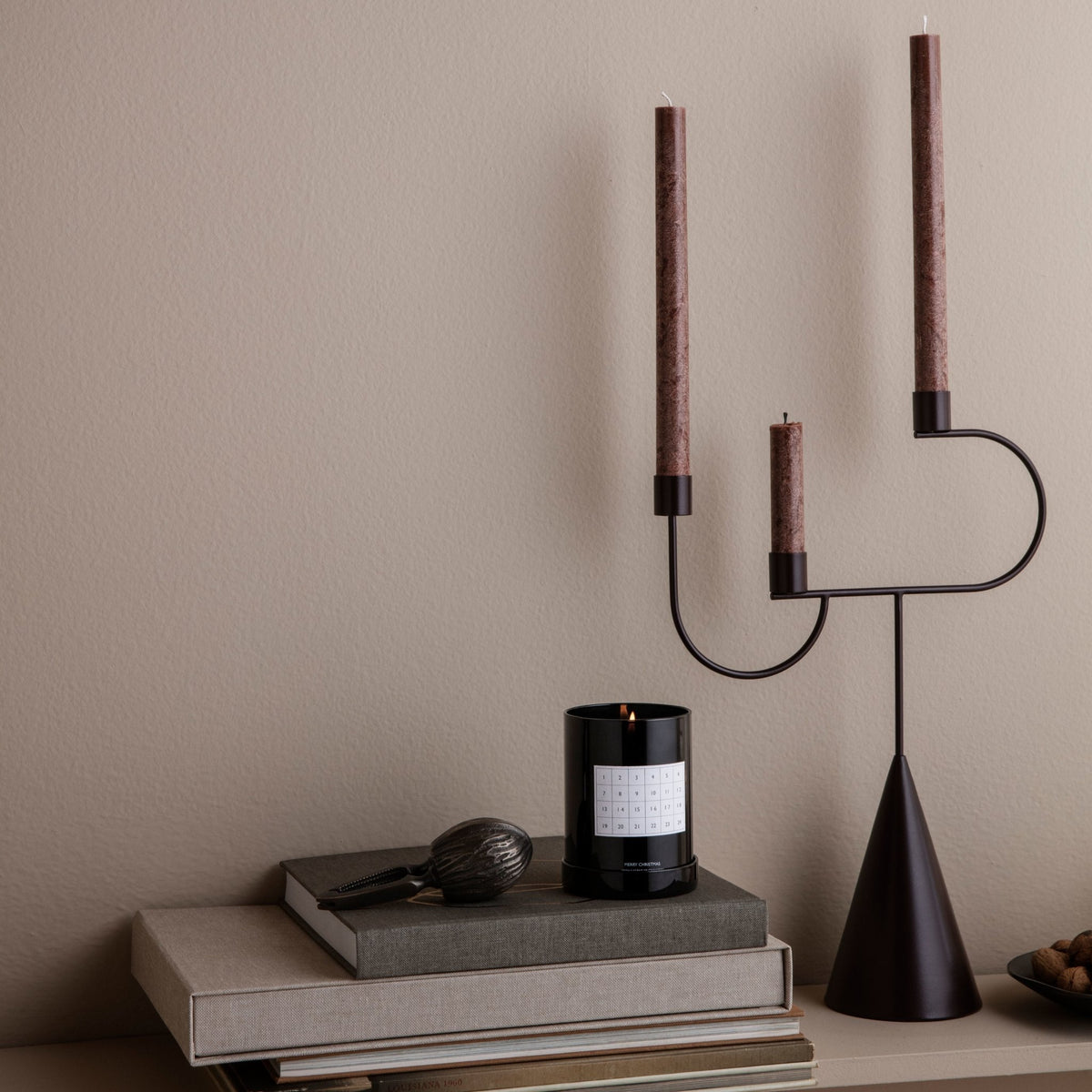 Bougeoir en métal noir Avant - Ferm Living - The Cool Republic