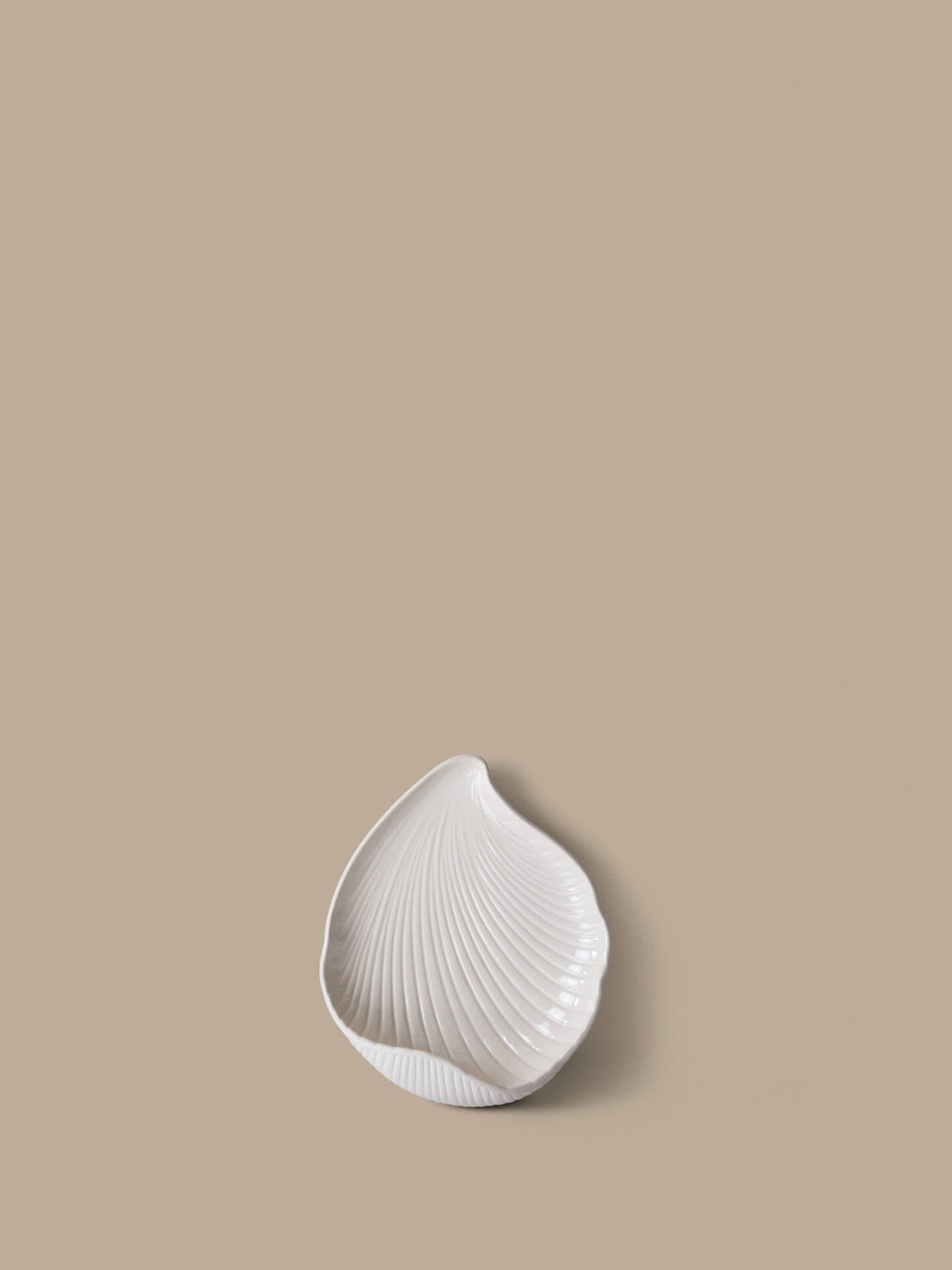 Bougeoir mural en grès blanc Shell - Ferm Living - The Cool Republic