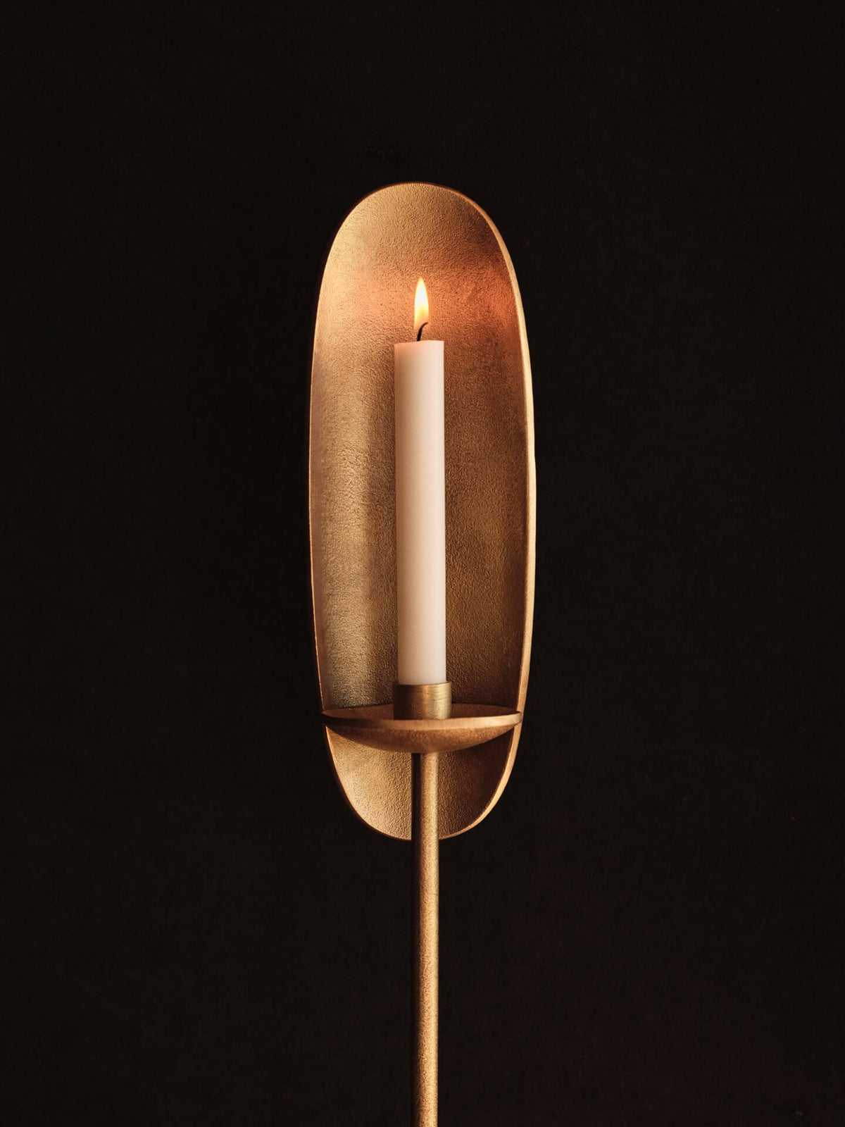 Bougeoir sur pied en laiton Agapé - Ferm Living - The Cool Republic