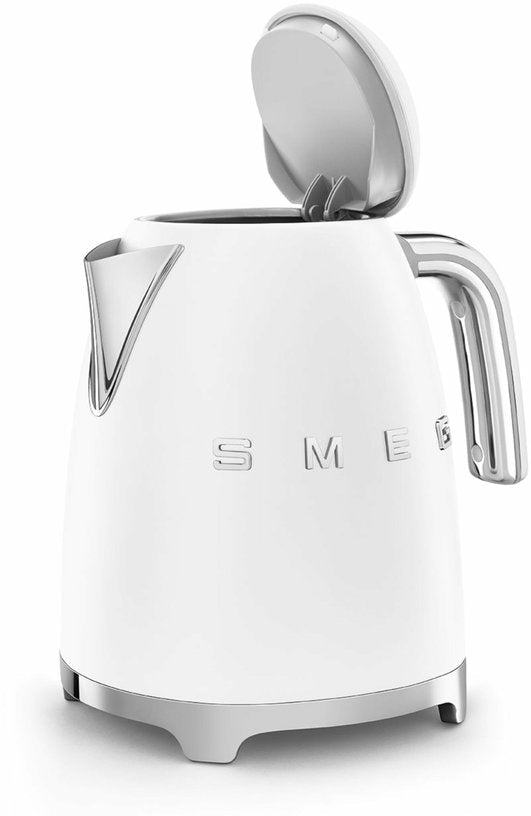 Bouilloire électrique blanche mat 1,7 L Années 50 - Smeg - The Cool Republic