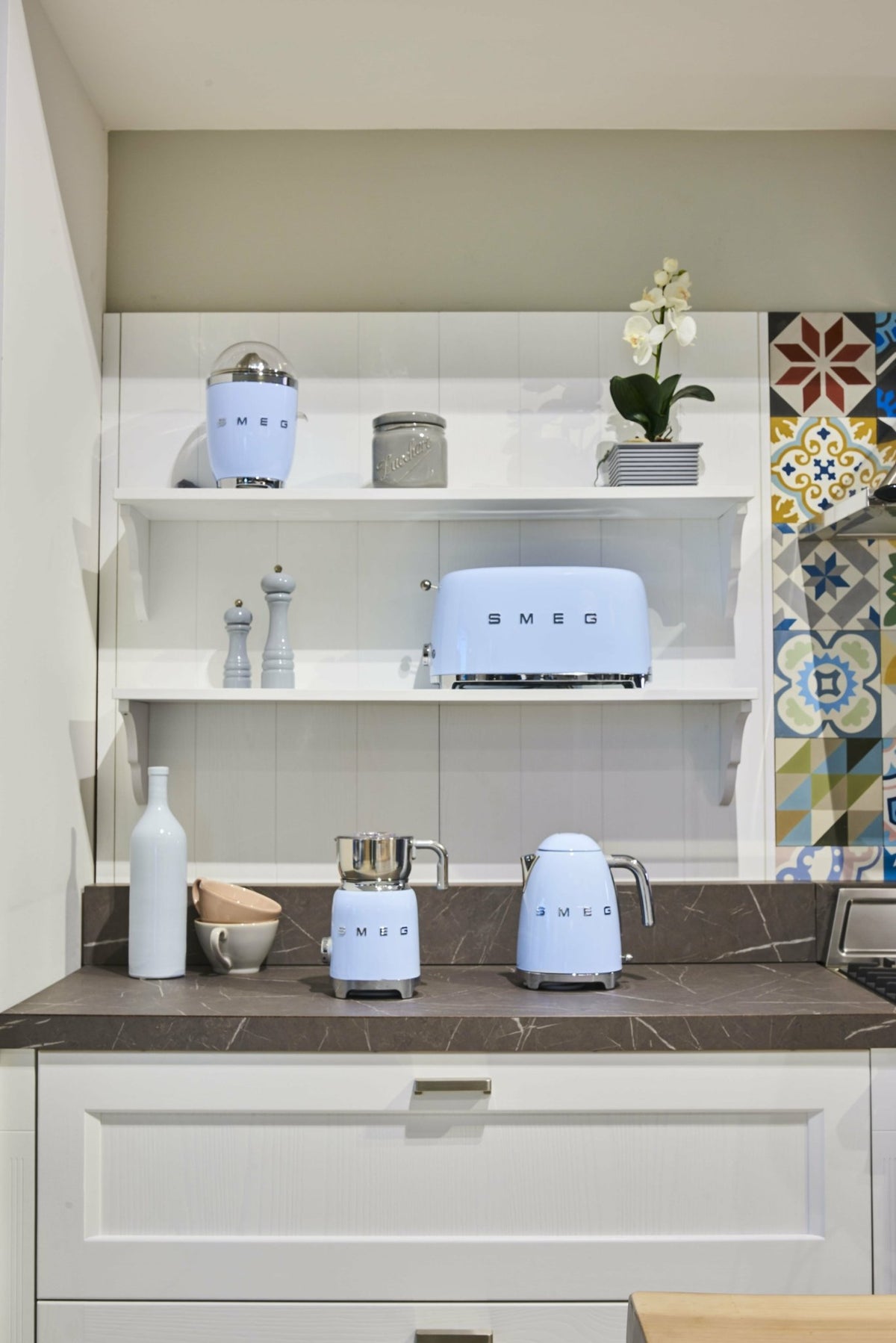 Bouilloire électrique bleu azur 1,7 L Années 50 - Smeg - The Cool Republic