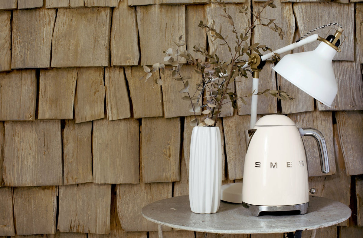 Bouilloire électrique crème 1,7 L Années 50 - Smeg - The Cool Republic