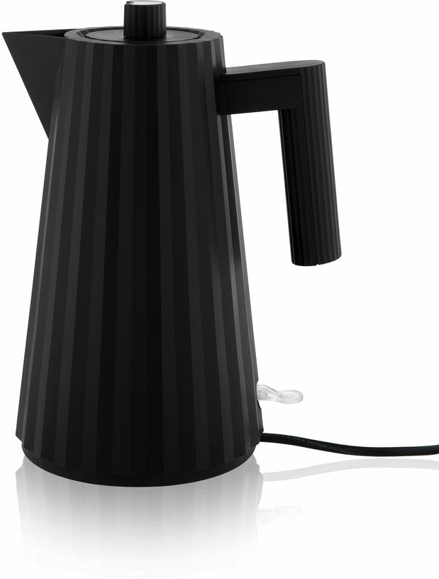 Bouilloire électrique en résine noire 170 cl Plissé - Alessi - The Cool Republic