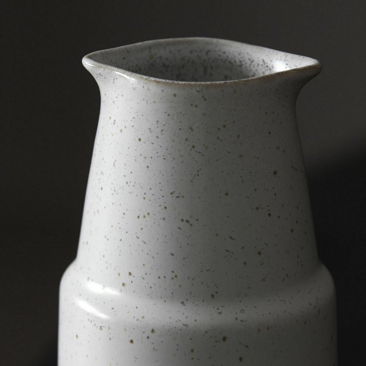 Bouteille en grès gris 44cl 7,5x18cm Pion - House Doctor - The Cool Republic