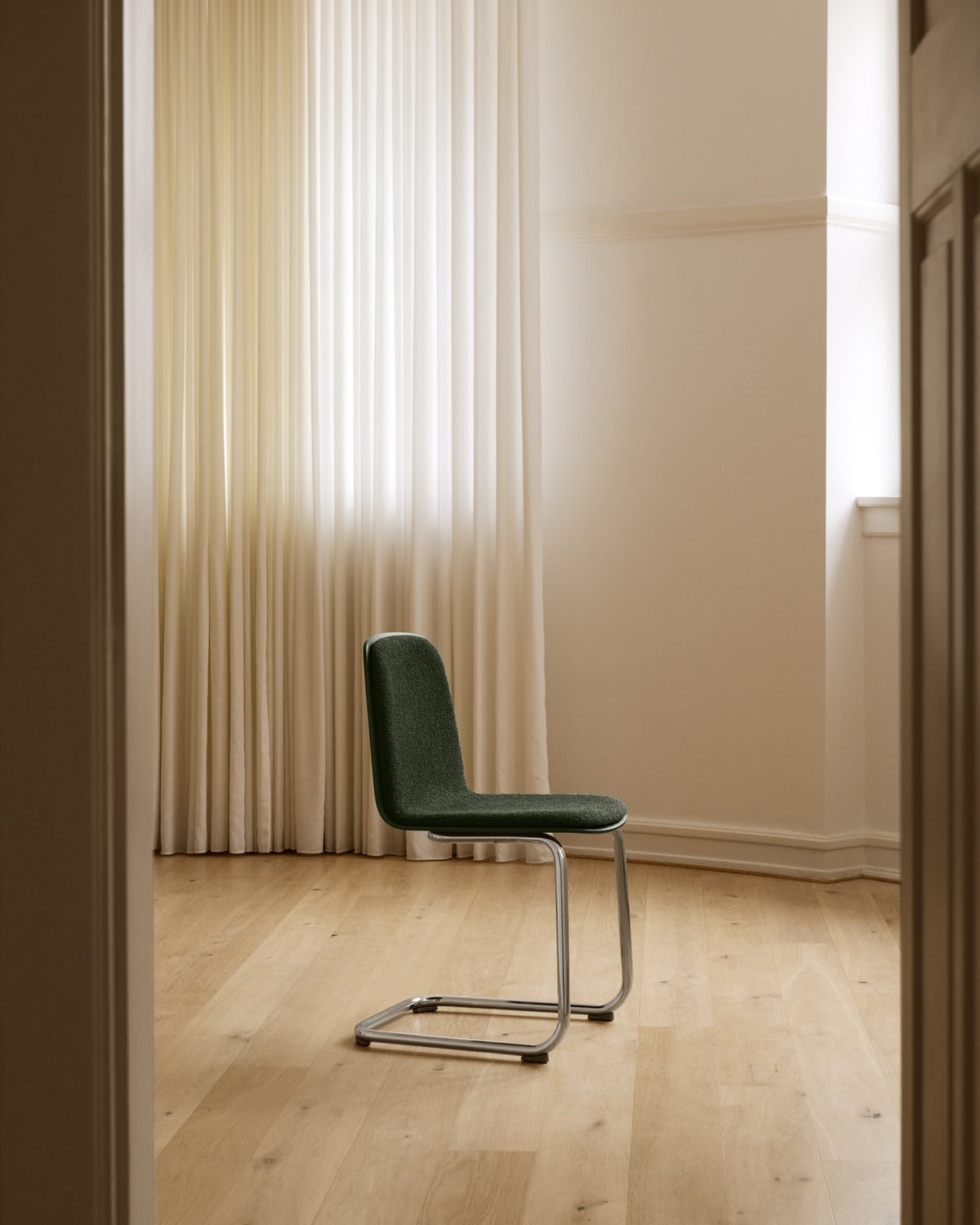 Black beech and black steel chair Brink - Muuto