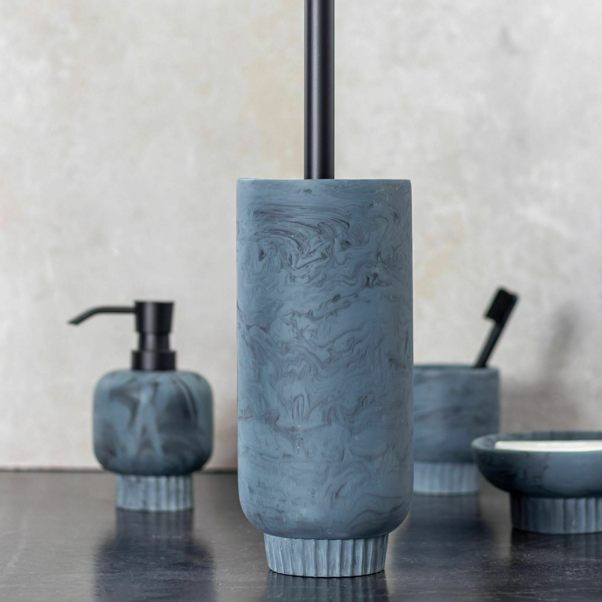 Brosse de toilette bleu ardoise Attitude - Mette Ditmer - The Cool Republic