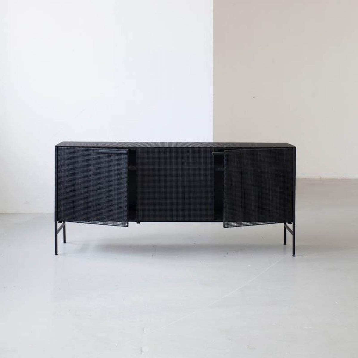 Buffet avec grille - Kristina Dam Studio - The Cool Republic