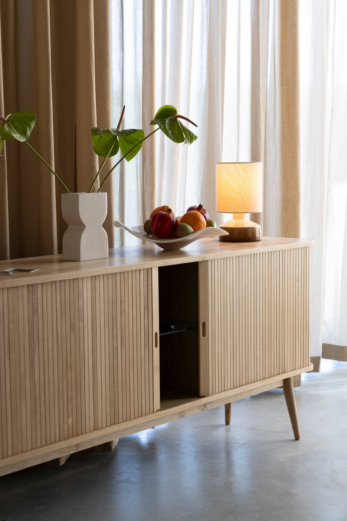 Buffet en bois de frêne naturel 180x40x75cm Barbier - Zuiver - The Cool Republic