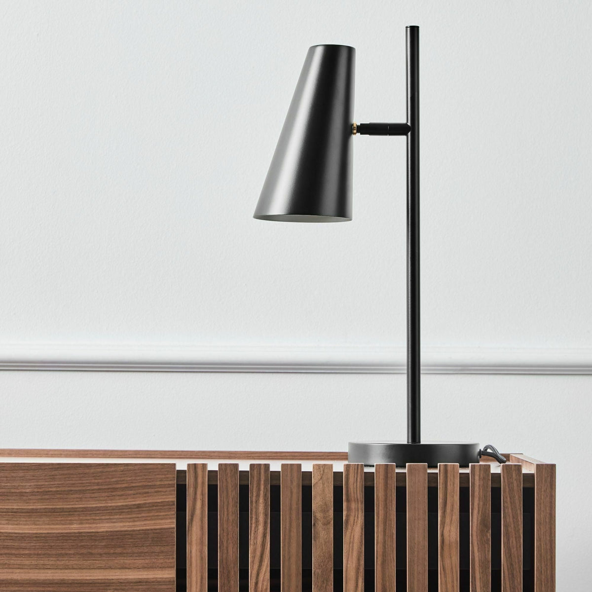buffet en bois de noyer Array - Woud - The Cool Republic