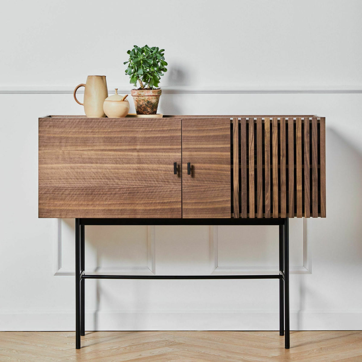 buffet en bois de noyer Array - Woud - The Cool Republic