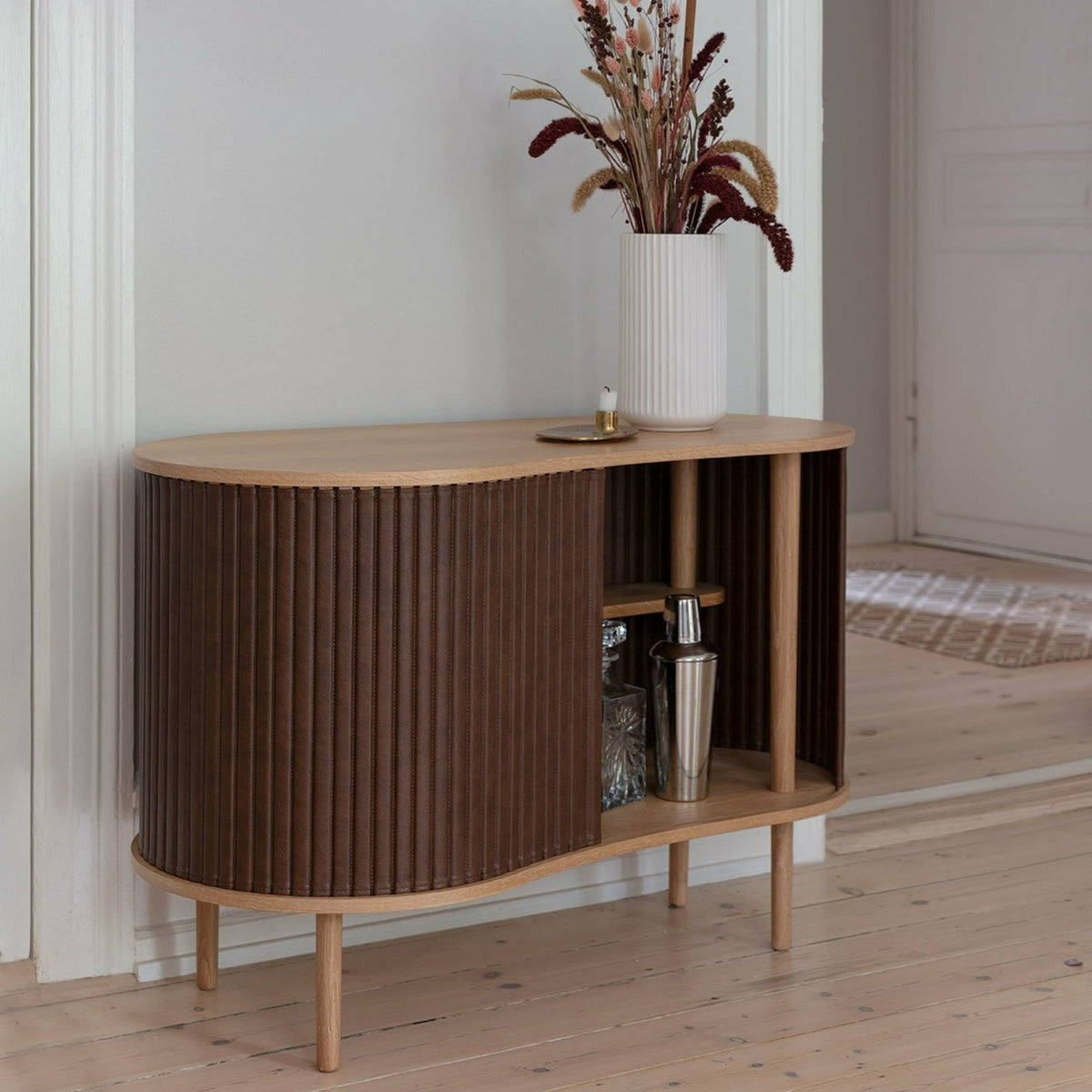 Buffet gris foncé en chêne naturel Audacious - UMAGE - The Cool Republic
