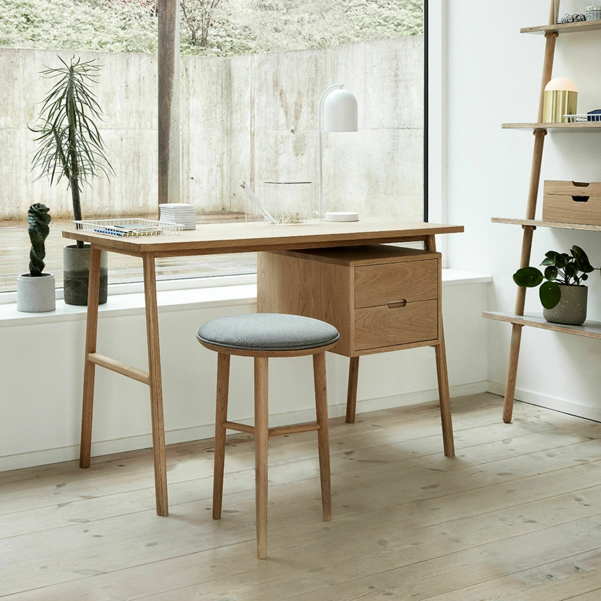 Bureau avec 2 tiroirs en chêne clair - Hübsch - The Cool Republic