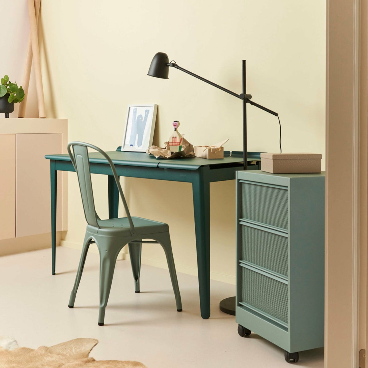 Bureau en acier graphite mat fine texture 130 cm Clapet - Tolix - The Cool Republic