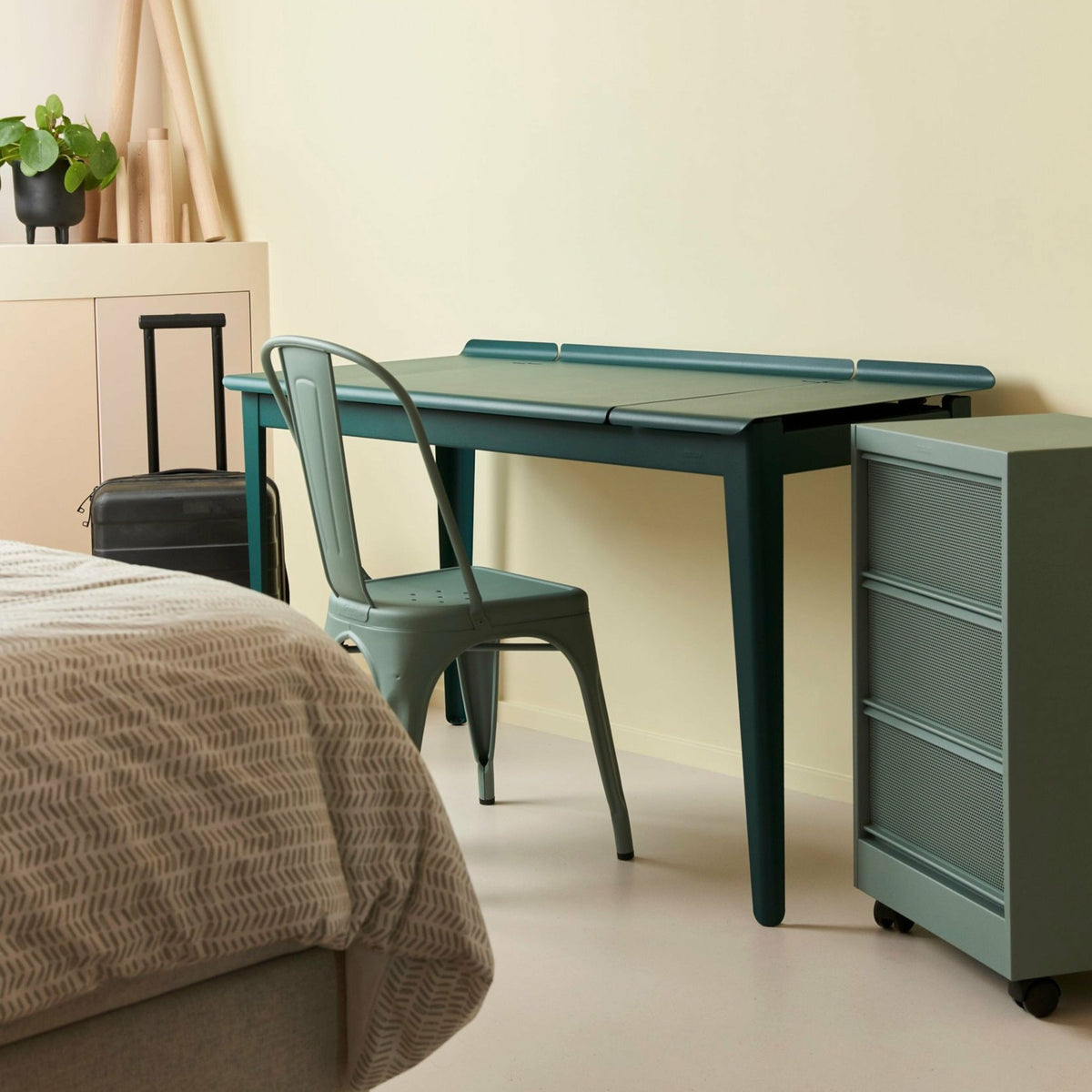 Bureau en acier graphite mat fine texture 130 cm Clapet - Tolix - The Cool Republic