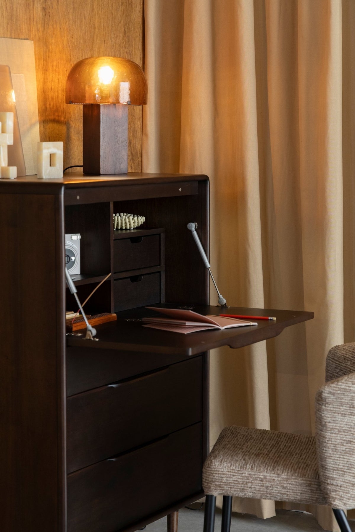 Bureau en bois massif foncé 45x80x120cm Elroy - Dutchbone - The Cool Republic