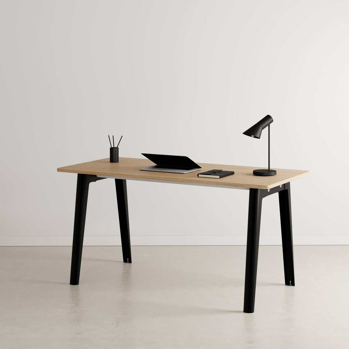 Bureau in eco-certified oak 150 x 70 cm black legs New Modern - Tiptoe - The Cool Republic