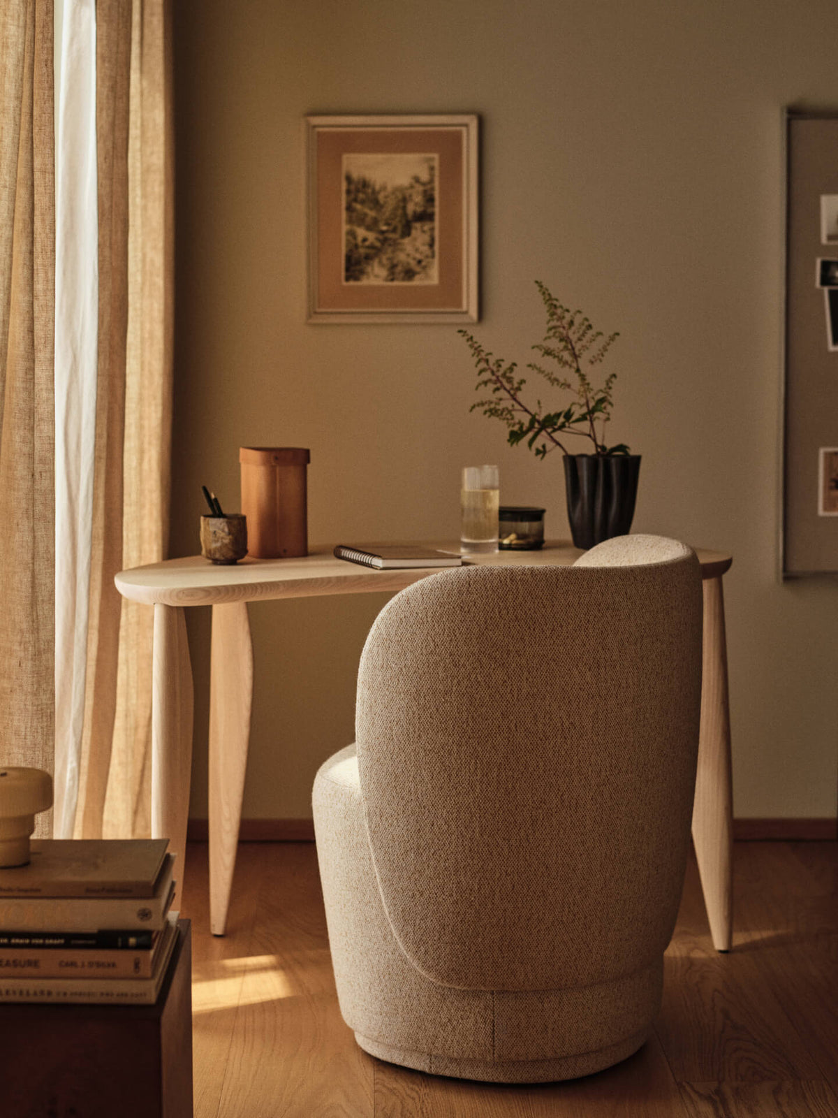Bureau en frêne naturel 117 x 60 x 73 cm Feve - Ferm Living - The Cool Republic